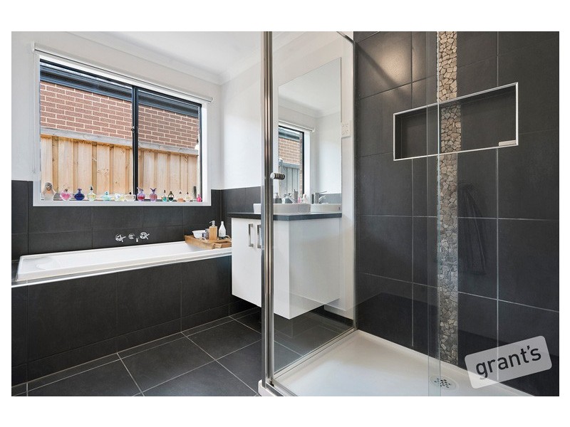 11 Carambola Place, Berwick VIC 3806