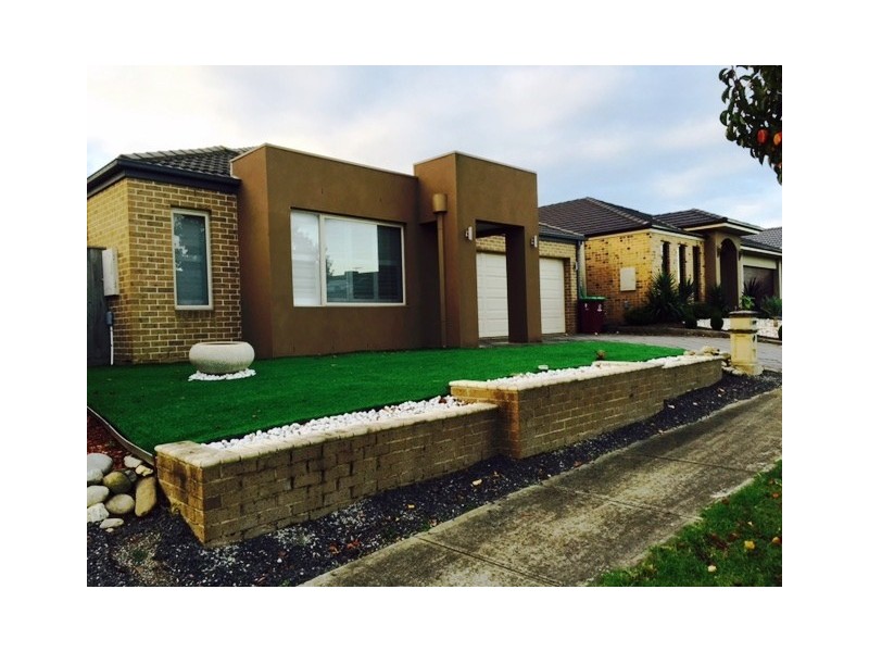 12 Manorwood Way, Berwick VIC 3806