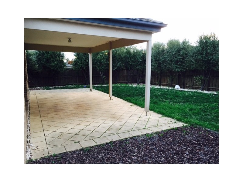 12 Manorwood Way, Berwick VIC 3806