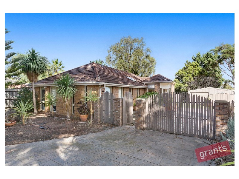 12 Earlston Square, Berwick VIC 3806