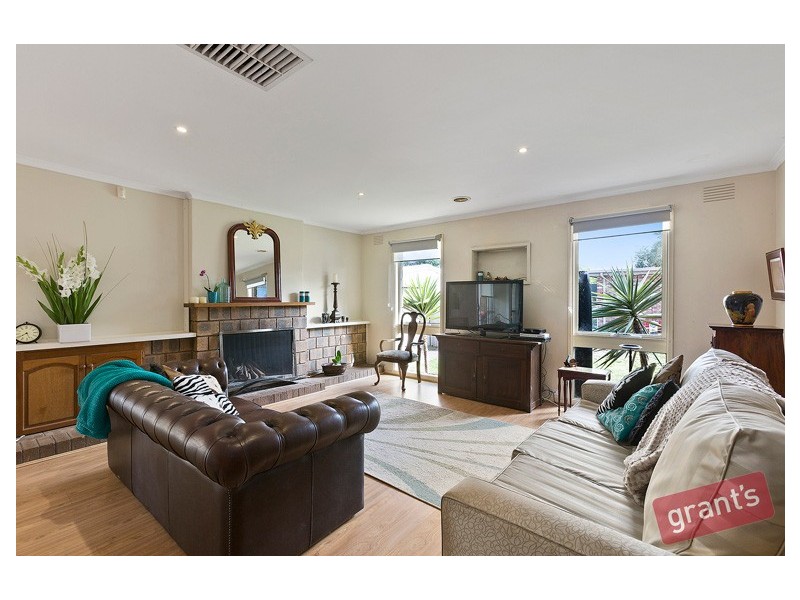 12 Earlston Square, Berwick VIC 3806