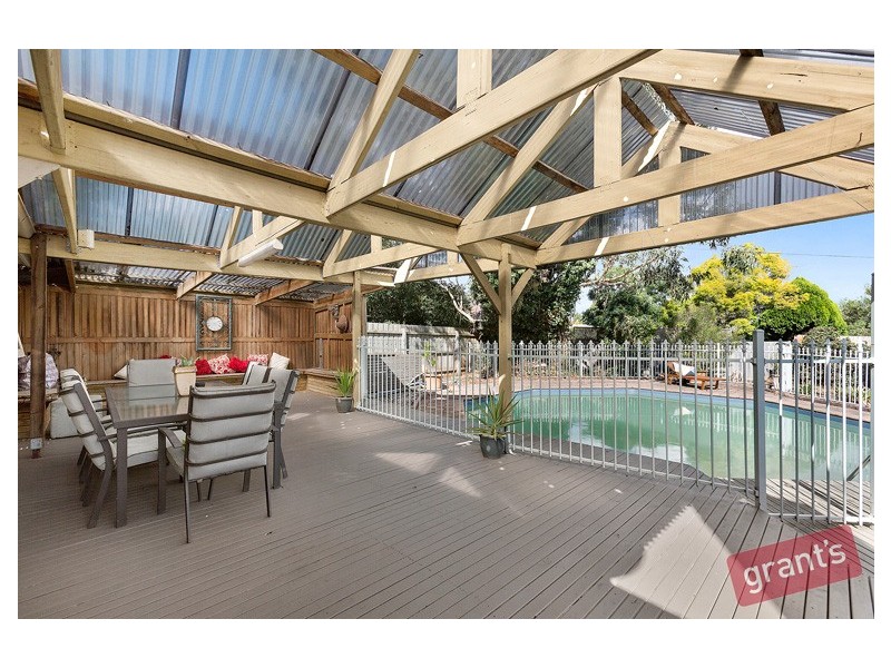 12 Earlston Square, Berwick VIC 3806