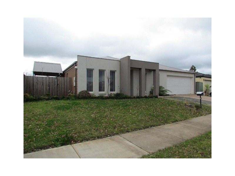 10 Woodhenge Close, Cranbourne VIC 3977