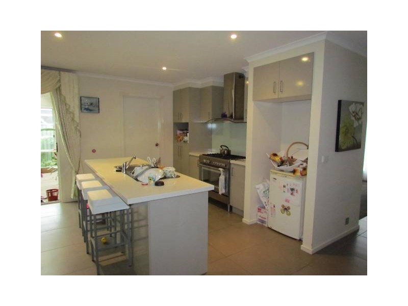 10 Woodhenge Close, Cranbourne VIC 3977