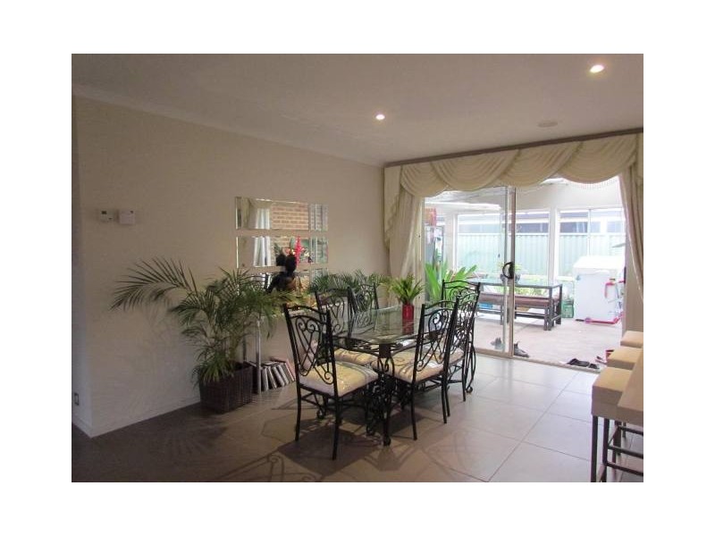 10 Woodhenge Close, Cranbourne VIC 3977