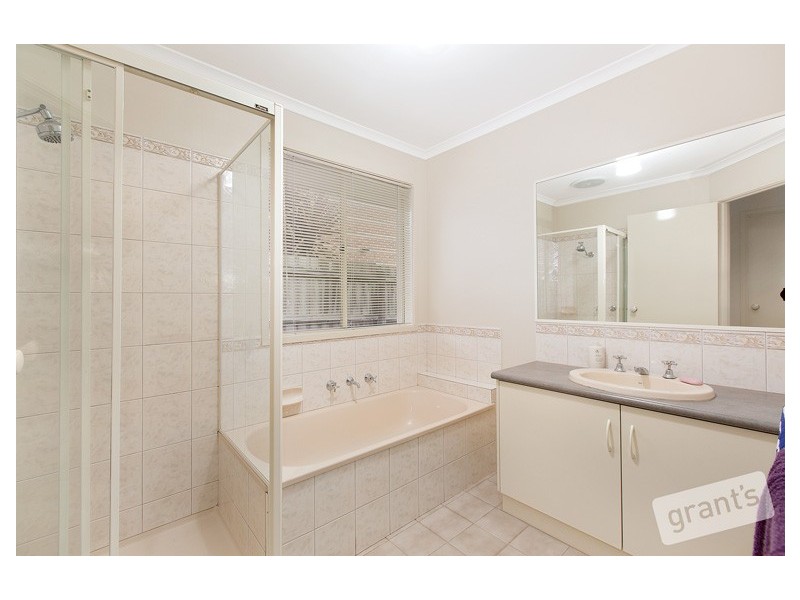 4 Allunga Parade, Berwick VIC 3806
