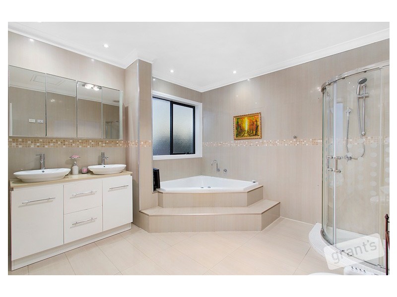 57 Glenview Rise, Berwick VIC 3806