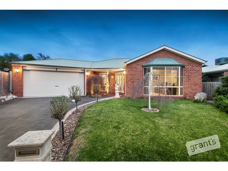 6 Barber Court, Berwick VIC 3806