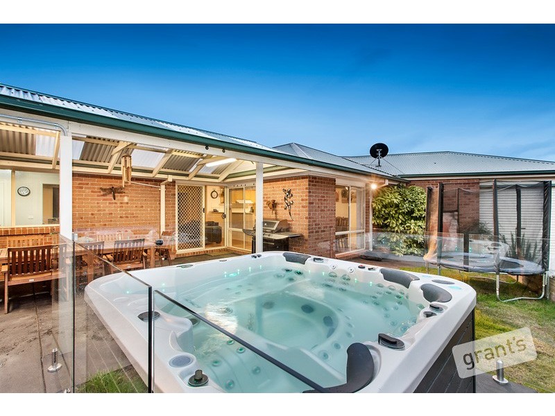 6 Barber Court, Berwick VIC 3806