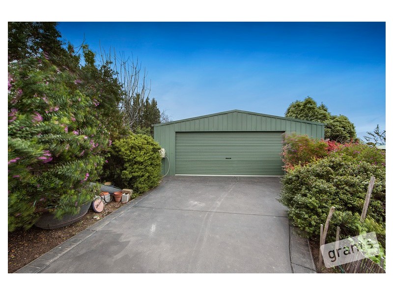 6 Barber Court, Berwick VIC 3806
