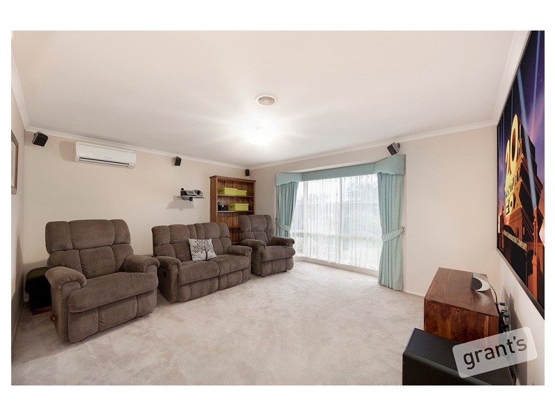 6 Barber Court, Berwick VIC 3806