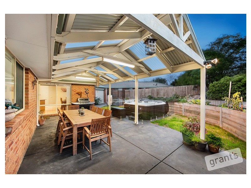 6 Barber Court, Berwick VIC 3806