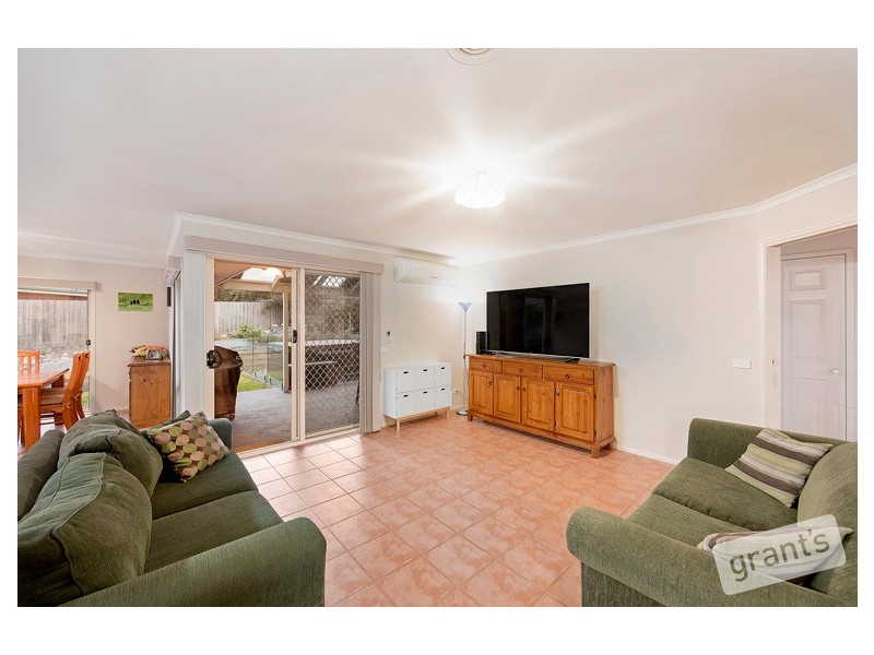 6 Barber Court, Berwick VIC 3806