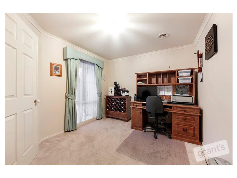 6 Barber Court, Berwick VIC 3806