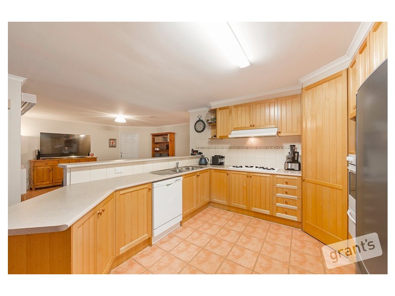 6 Barber Court, Berwick VIC 3806