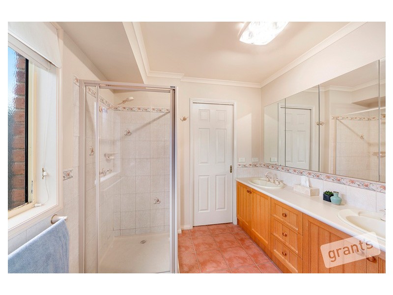 6 Barber Court, Berwick VIC 3806