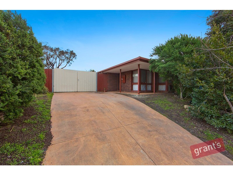 12 Brentwood Drive, Cranbourne North VIC 3977