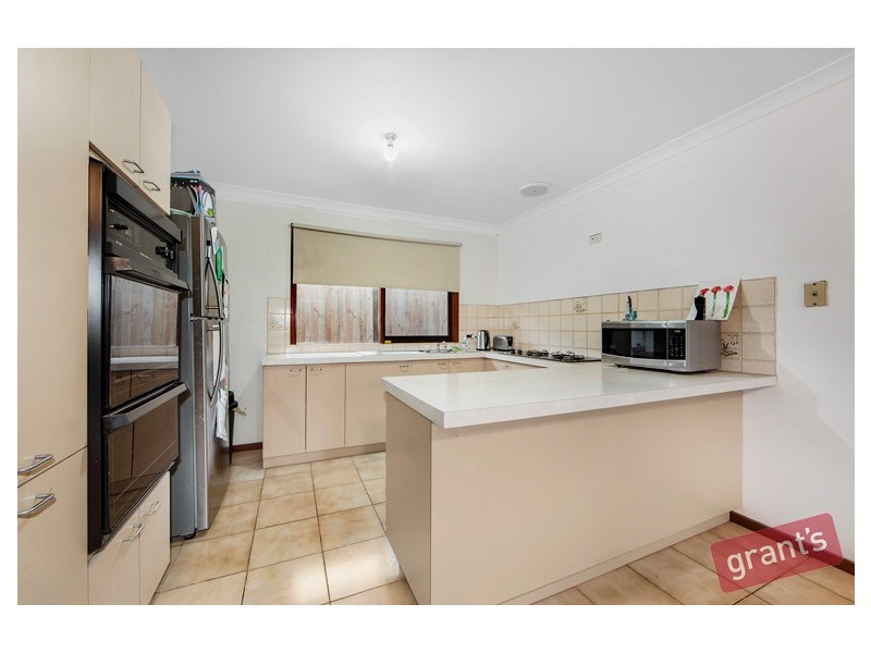 12 Brentwood Drive, Cranbourne North VIC 3977