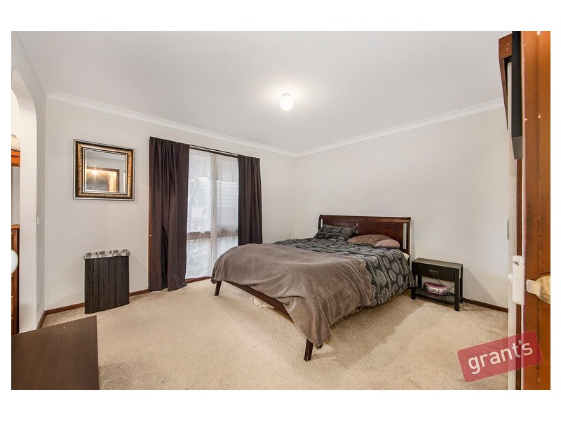 12 Brentwood Drive, Cranbourne North VIC 3977
