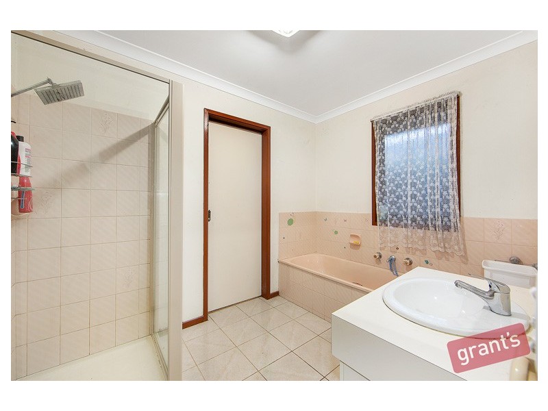 12 Brentwood Drive, Cranbourne North VIC 3977