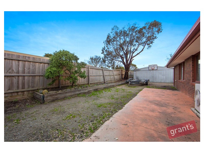 12 Brentwood Drive, Cranbourne North VIC 3977