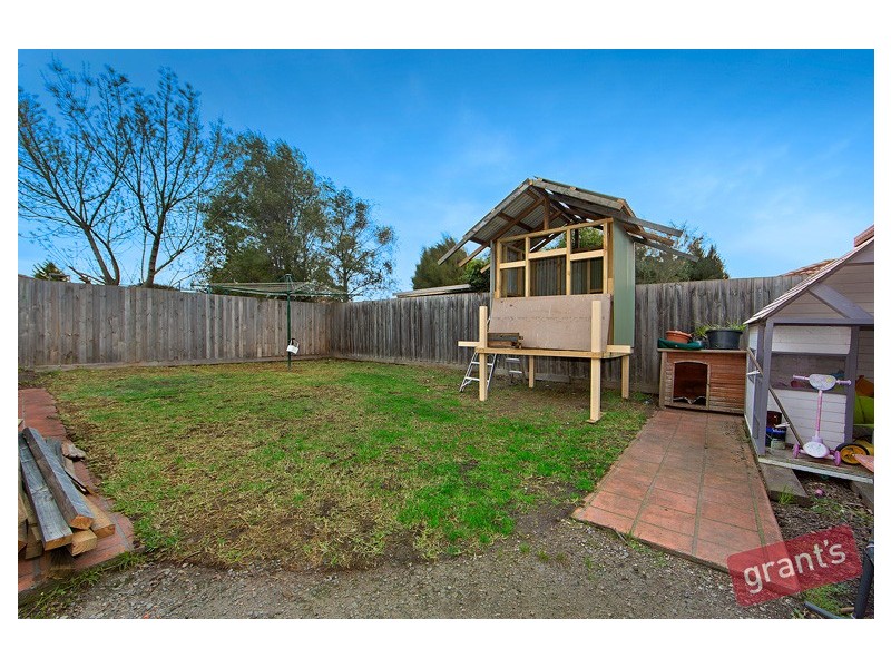 12 Brentwood Drive, Cranbourne North VIC 3977