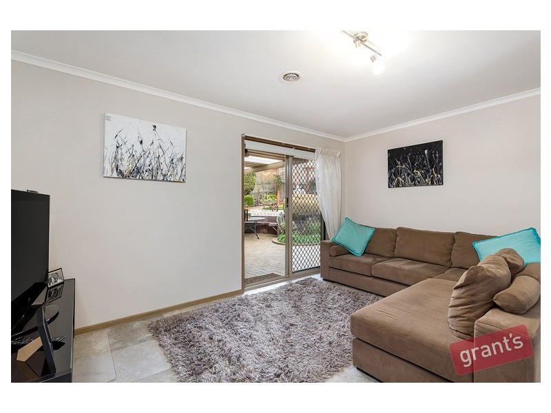 35 Marson Crescent, Hallam VIC 3803