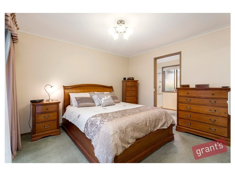 35 Marson Crescent, Hallam VIC 3803