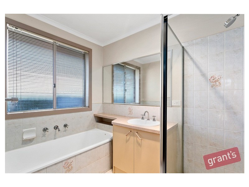 8 Godwin Avenue, Narre Warren VIC 3805