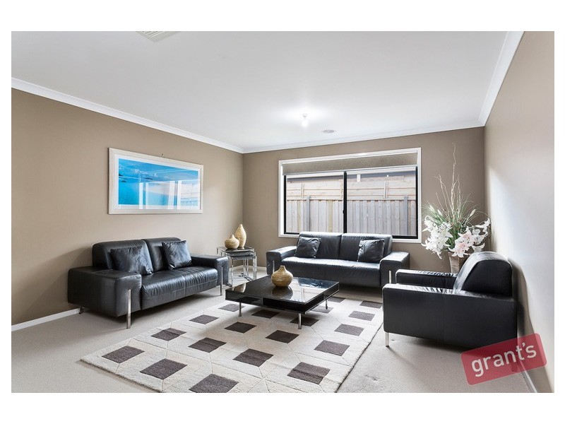 84 Glenelg Street, Clyde North VIC 3978