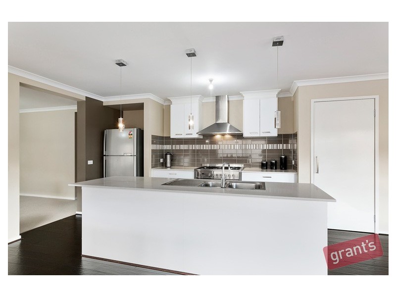 84 Glenelg Street, Clyde North VIC 3978