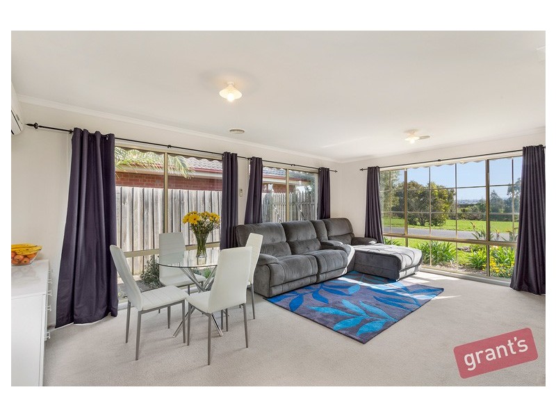 8 Menindee Terrace, Narre Warren South VIC 3805