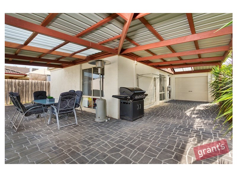 8 Menindee Terrace, Narre Warren South VIC 3805
