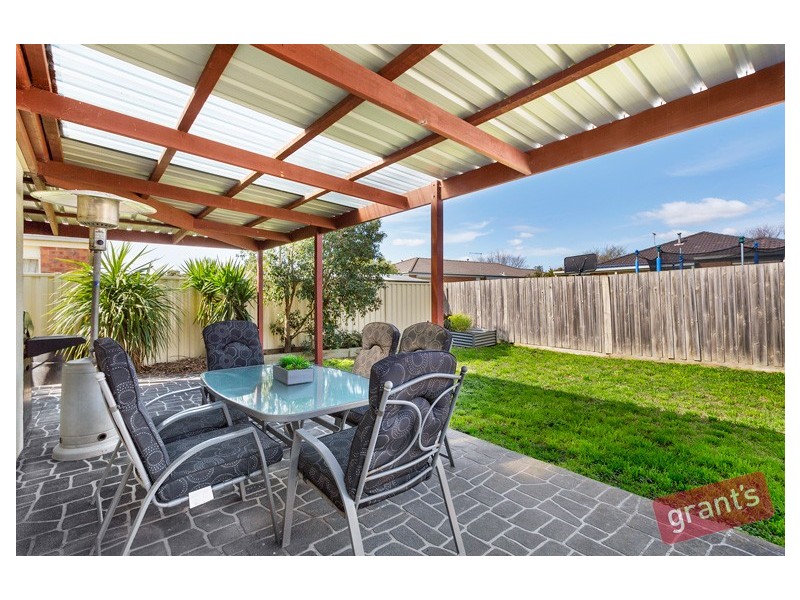 8 Menindee Terrace, Narre Warren South VIC 3805