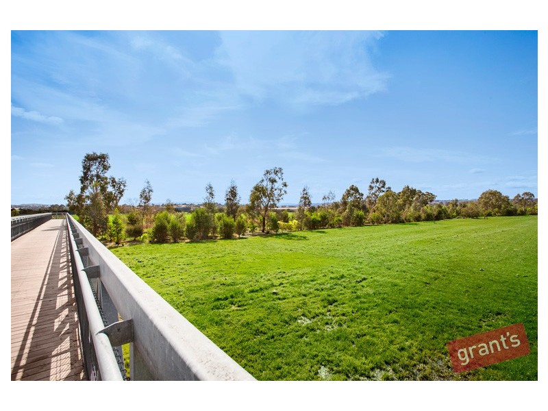 8 Menindee Terrace, Narre Warren South VIC 3805