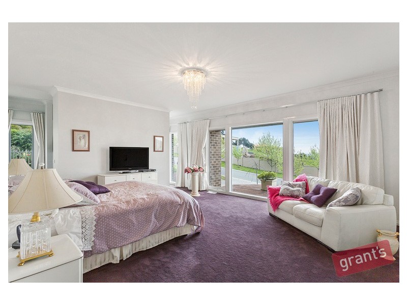 118 Crawley Road, Narre Warren North VIC 3804