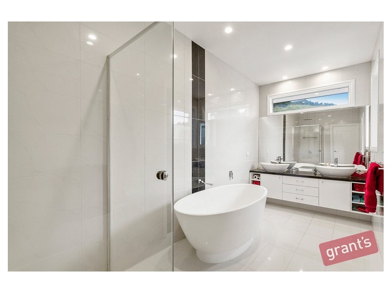 118 Crawley Road, Narre Warren North VIC 3804