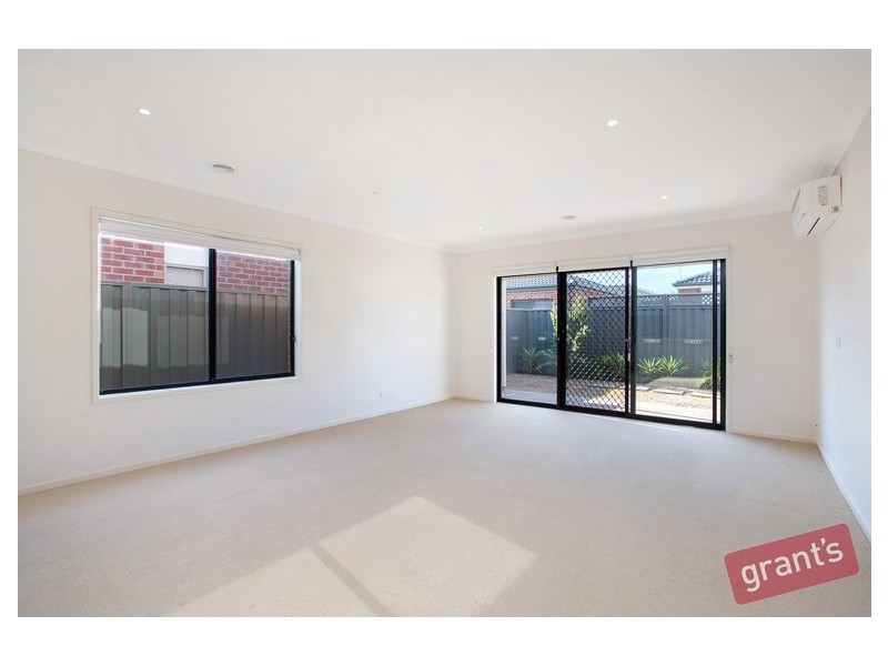 10 Ciliata Street, Cranbourne North VIC 3977