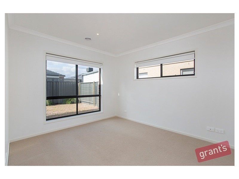 10 Ciliata Street, Cranbourne North VIC 3977
