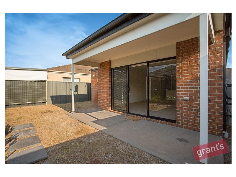 10 Ciliata Street, Cranbourne North VIC 3977
