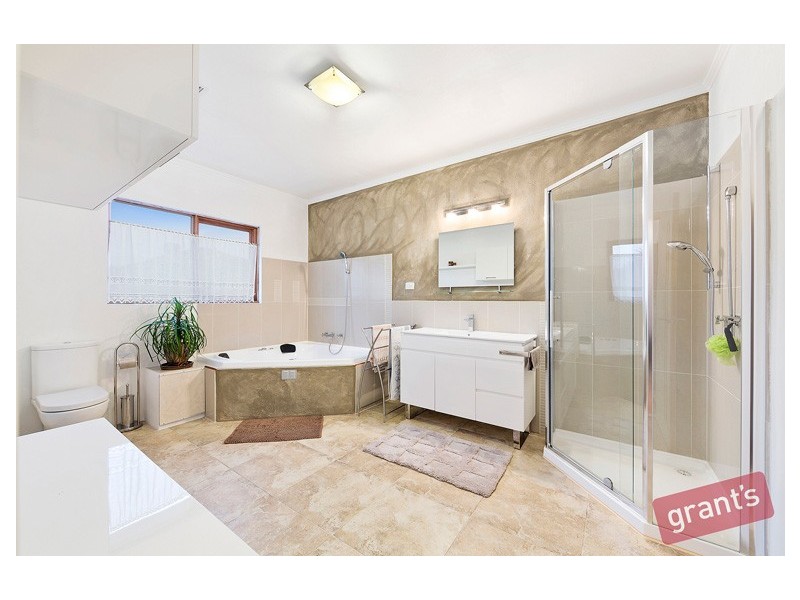 41 Montbrae Circuit, Narre Warren North VIC 3804