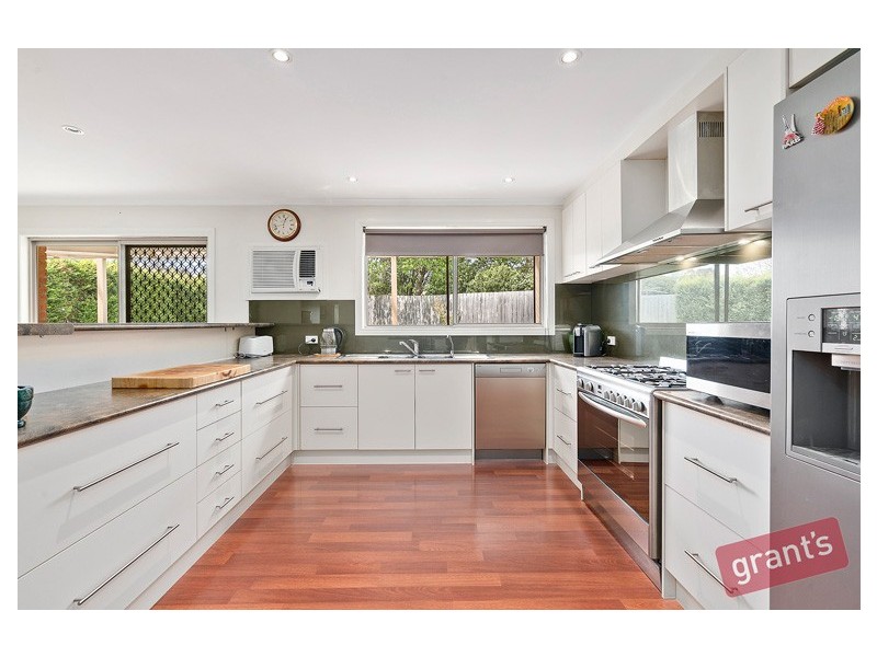 8 Lara Court, Hallam VIC 3803