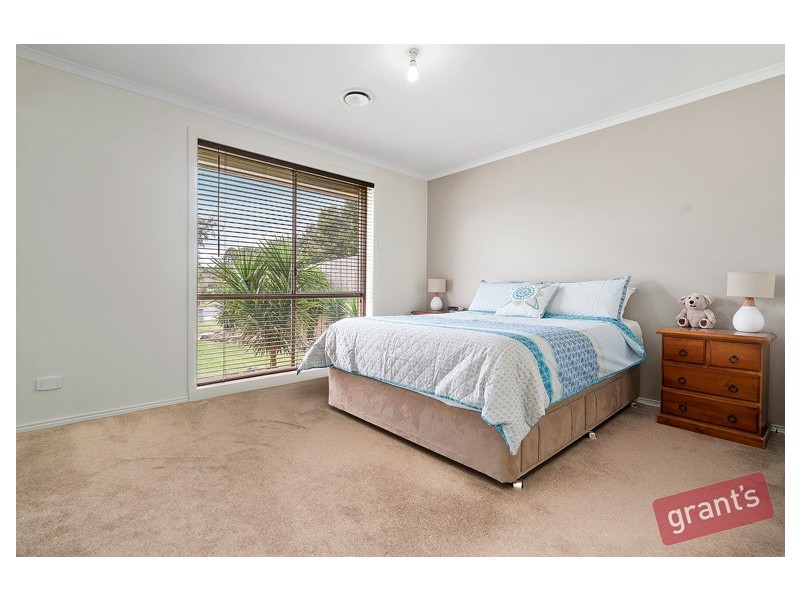 8 Lara Court, Hallam VIC 3803