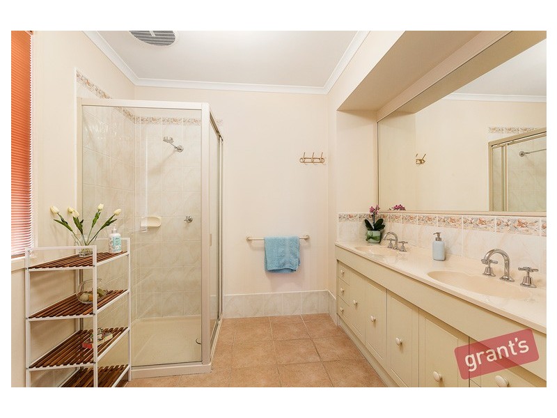 8 Vance Court, Narre Warren VIC 3805