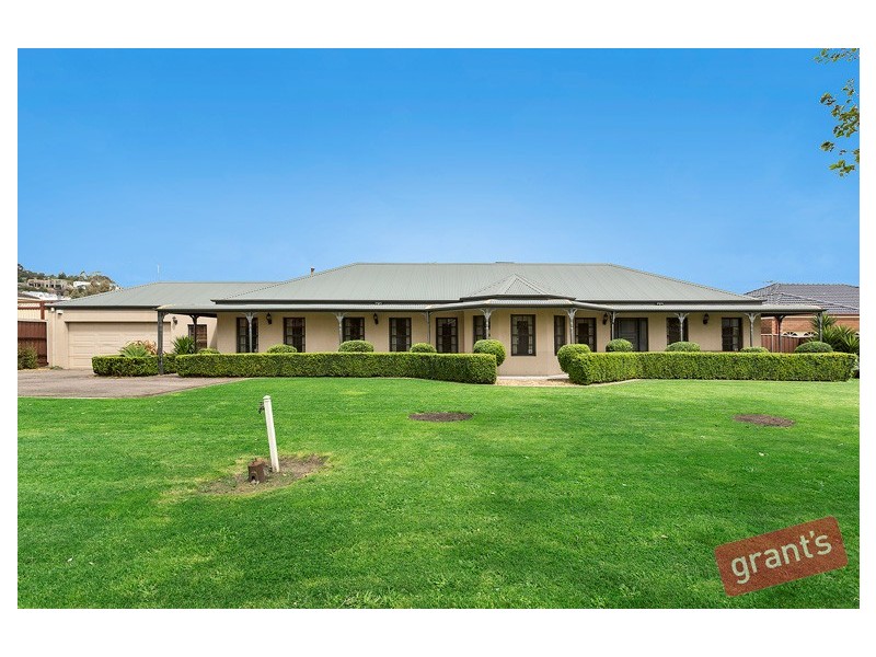 77 Crawley Road, Narre Warren North VIC 3804