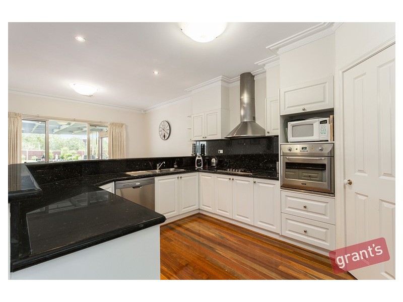 77 Crawley Road, Narre Warren North VIC 3804