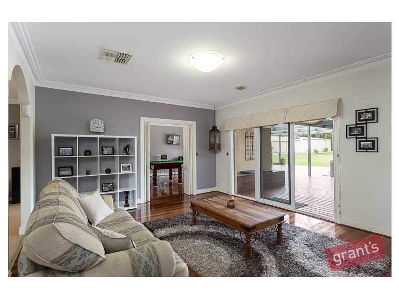 77 Crawley Road, Narre Warren North VIC 3804