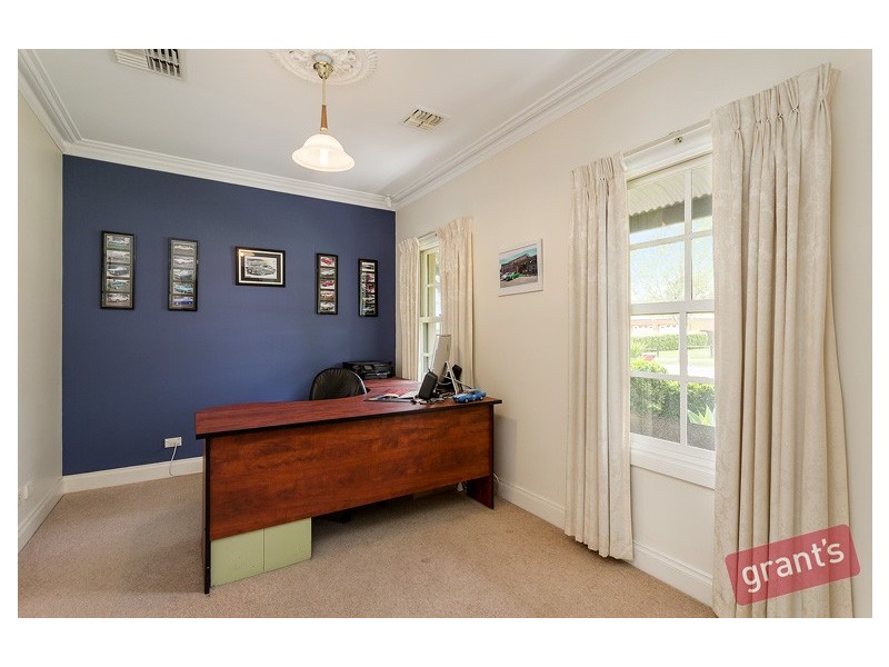 77 Crawley Road, Narre Warren North VIC 3804