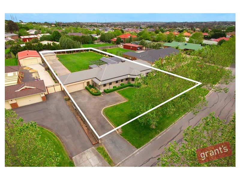 77 Crawley Road, Narre Warren North VIC 3804