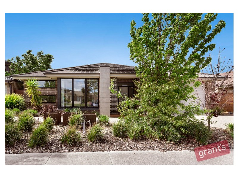 30 Mountain View Boulevard, Cranbourne North VIC 3977